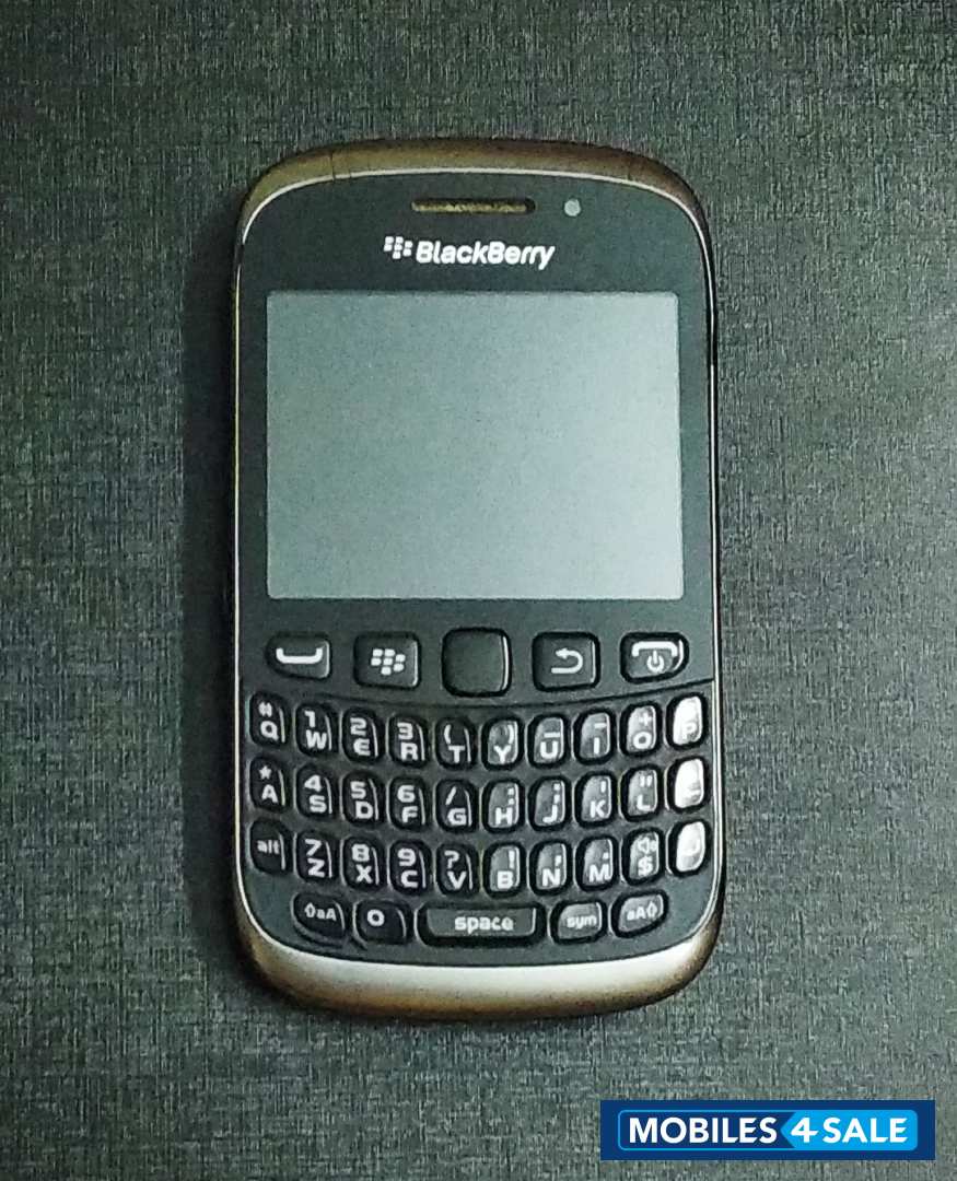 Black BlackBerry Curve 9320