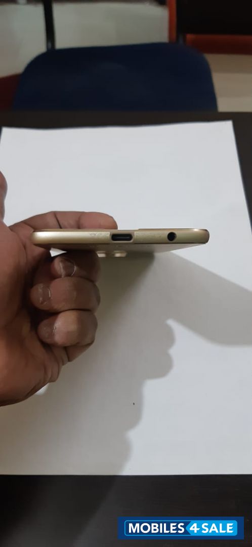 Gold Motorola  Moto Z2 Play