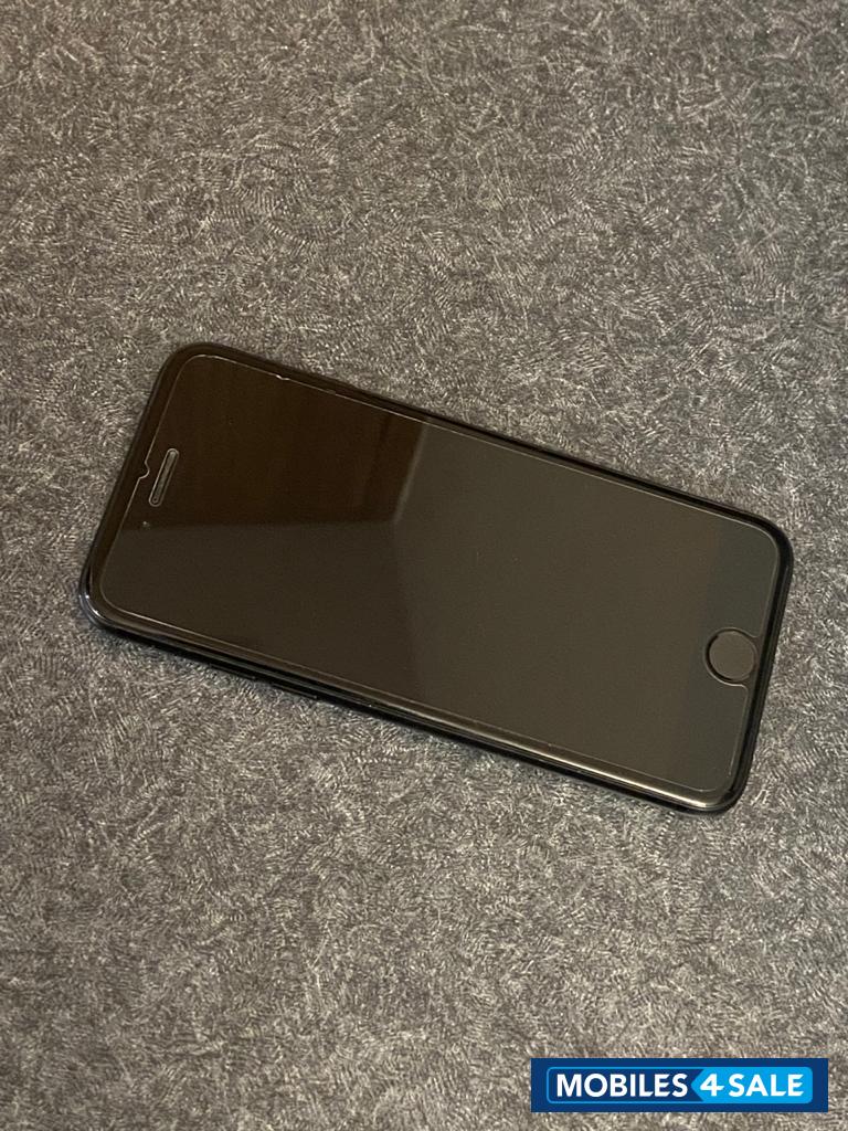 Black Apple iPhone 7