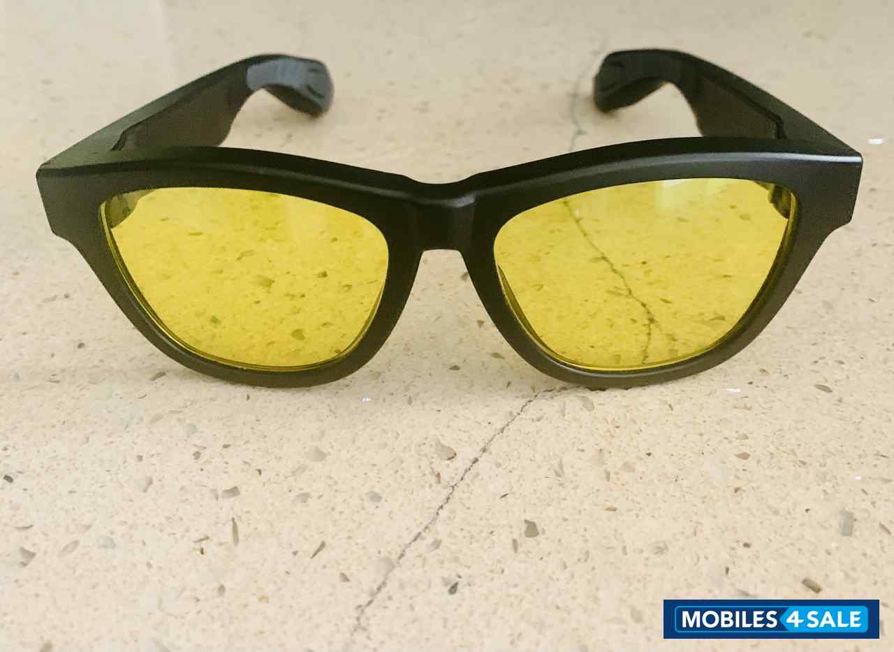 Smart sunglasses with Bluetooth