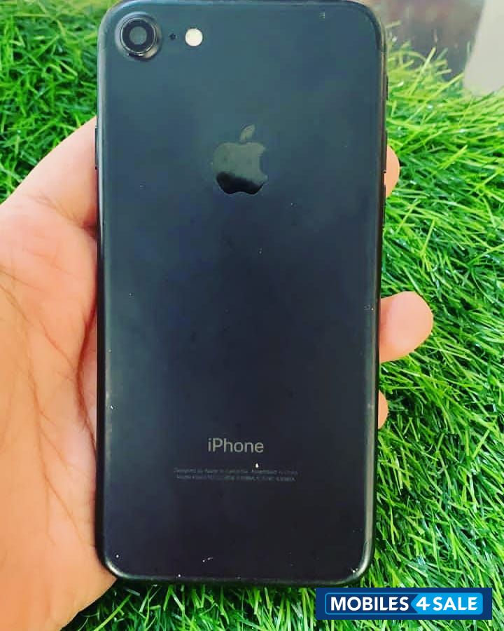 Black Apple iphone 7