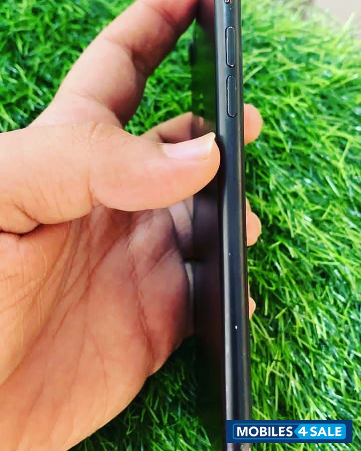 Black Apple iphone 7