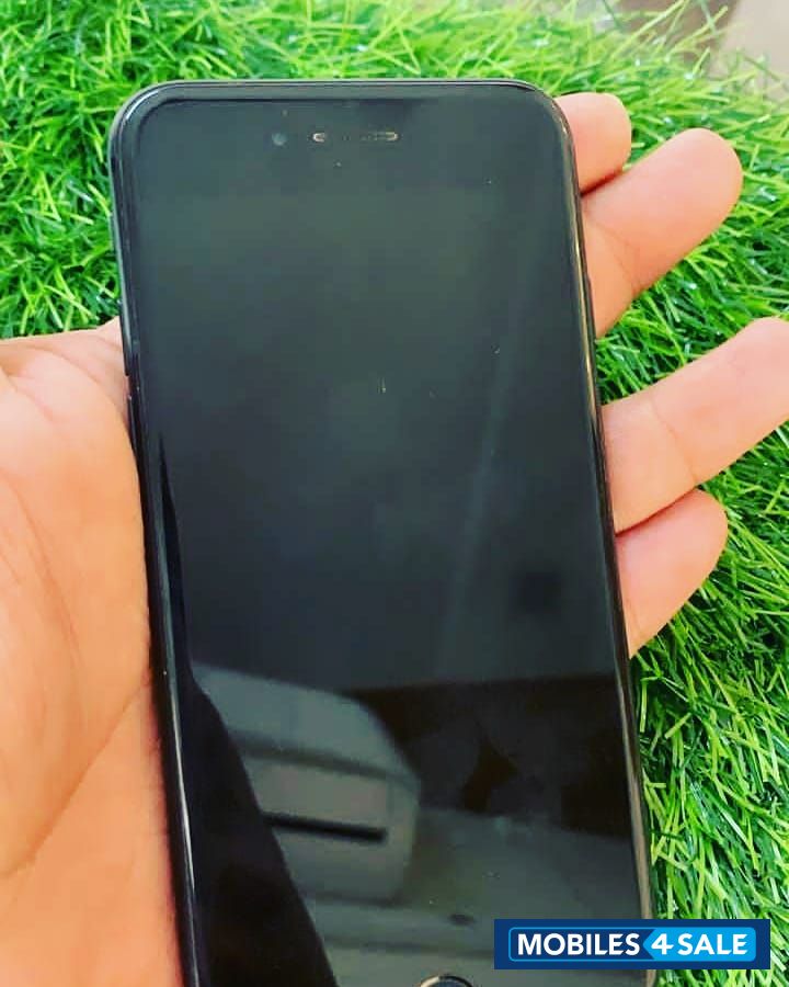 Black Apple iphone 7