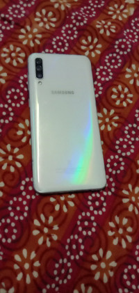 White Samsung  A50