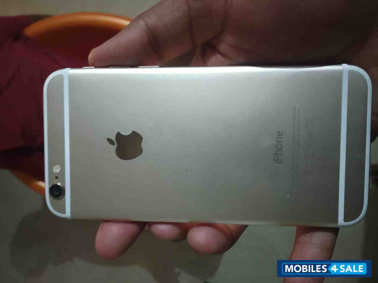 White Apple iPhone 6S
