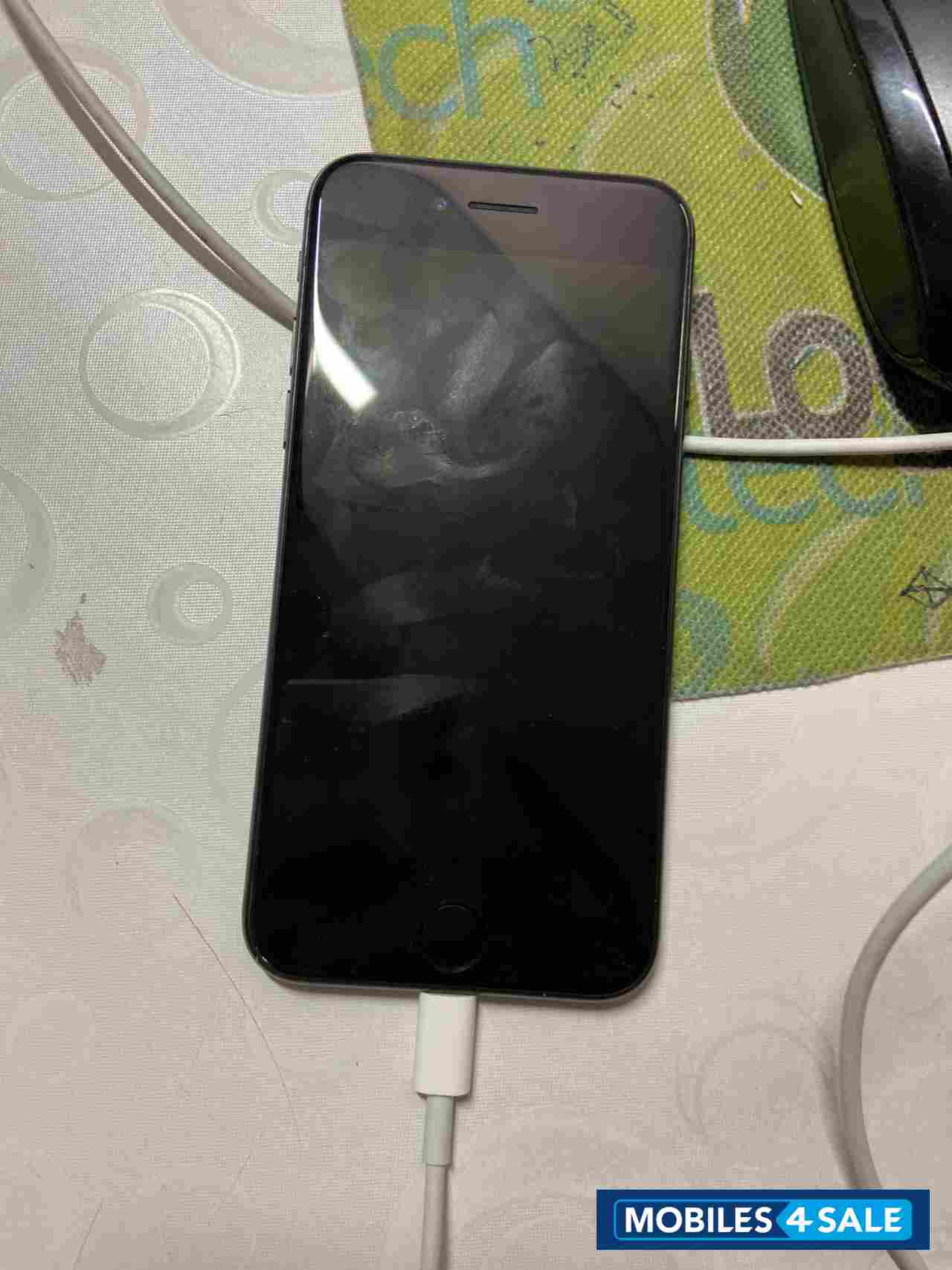 Black Apple  iPhone se2020