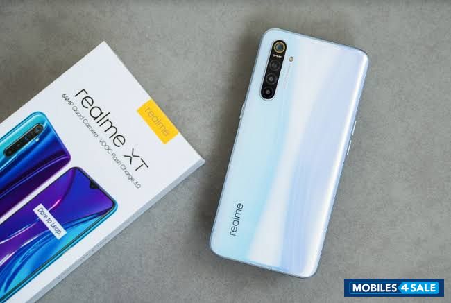 Realme  xt