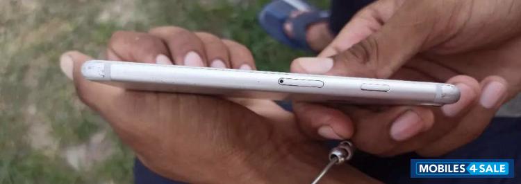 Silver Apple  Iphone 7 32gb