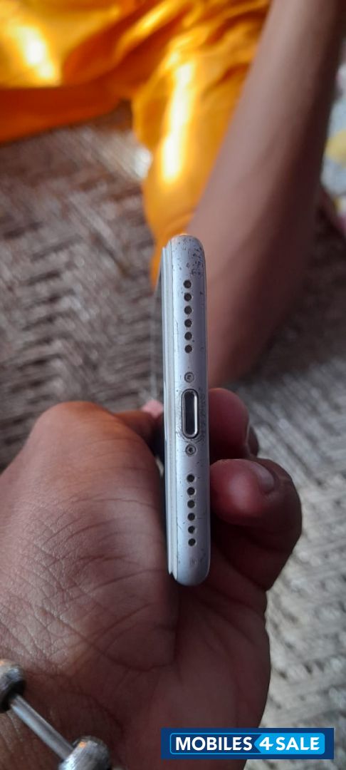 Silver Apple  Iphone 7 32gb