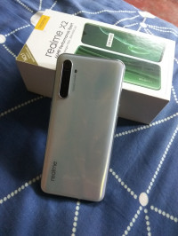 White Realme  X2
