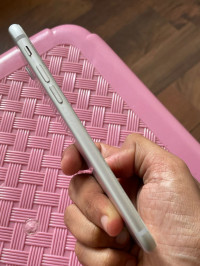 Silver Apple iphone 7