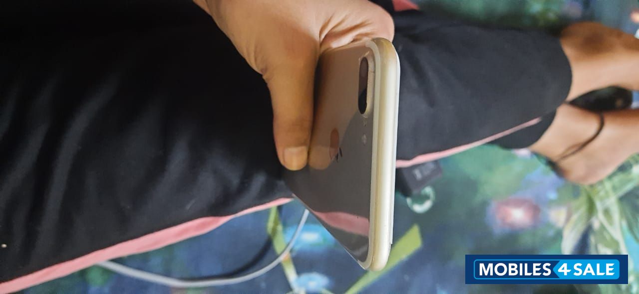 Gold Apple iPhone 7 Plus