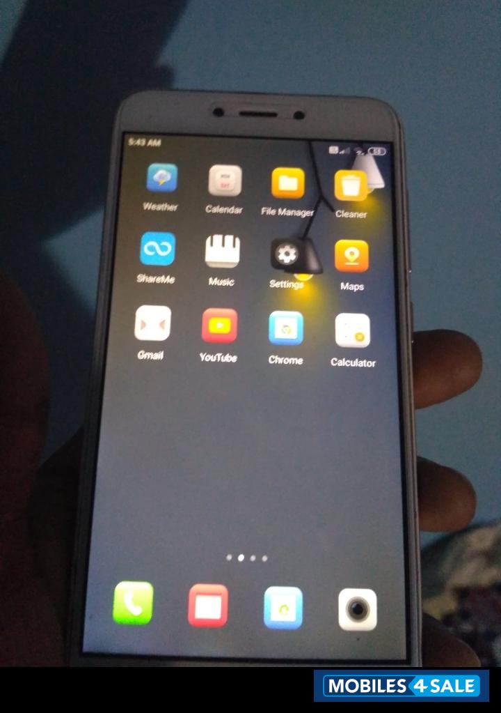 White Redmi  Redmi 4x
