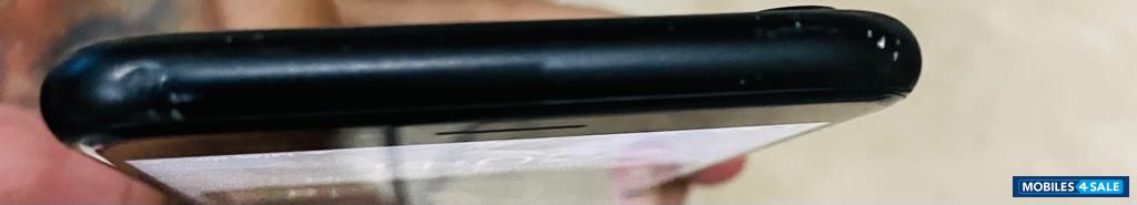 Black Apple iPhone 7