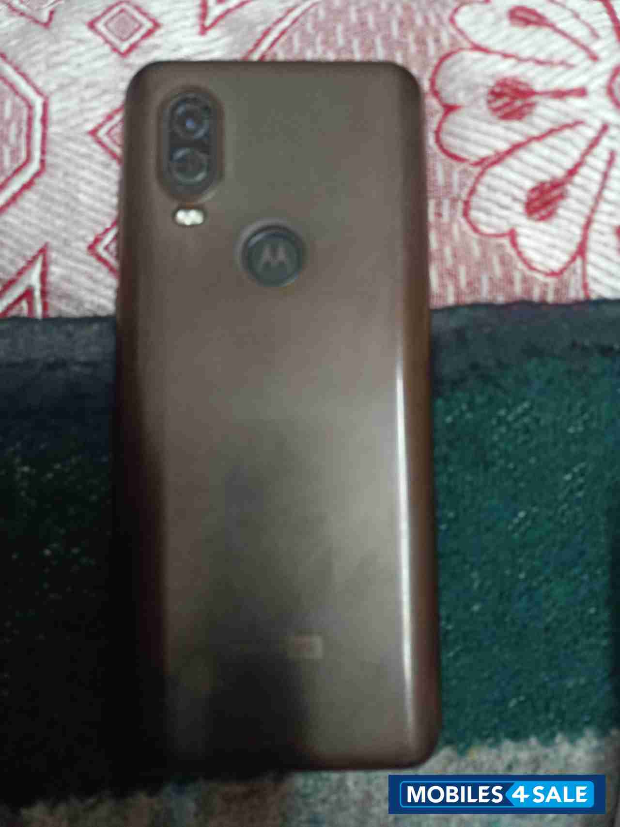 Motorola MOTO One vision