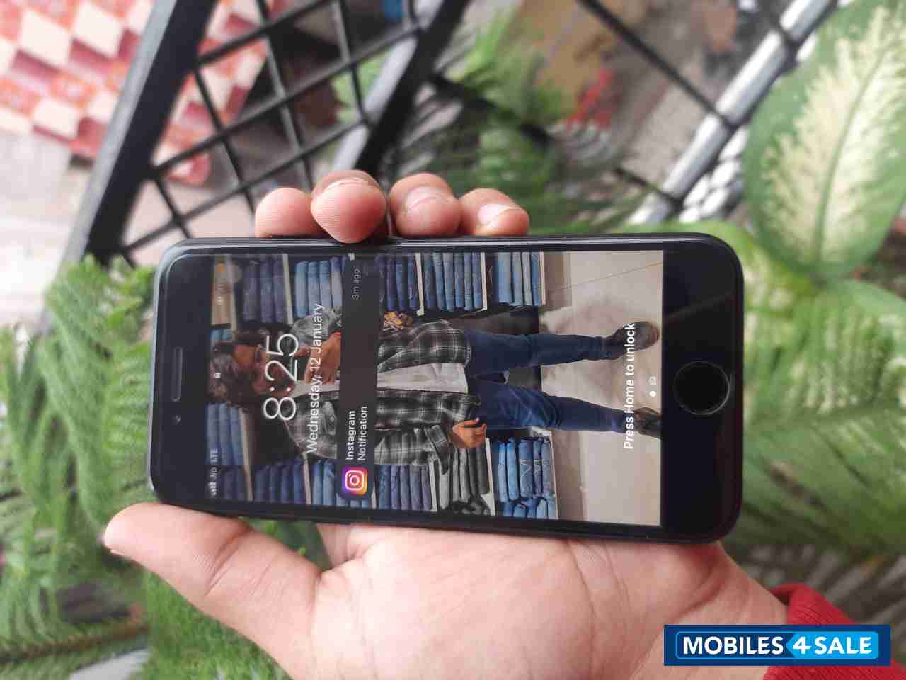 Apple  iPhone SE 2020