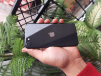 Apple  iPhone SE 2020