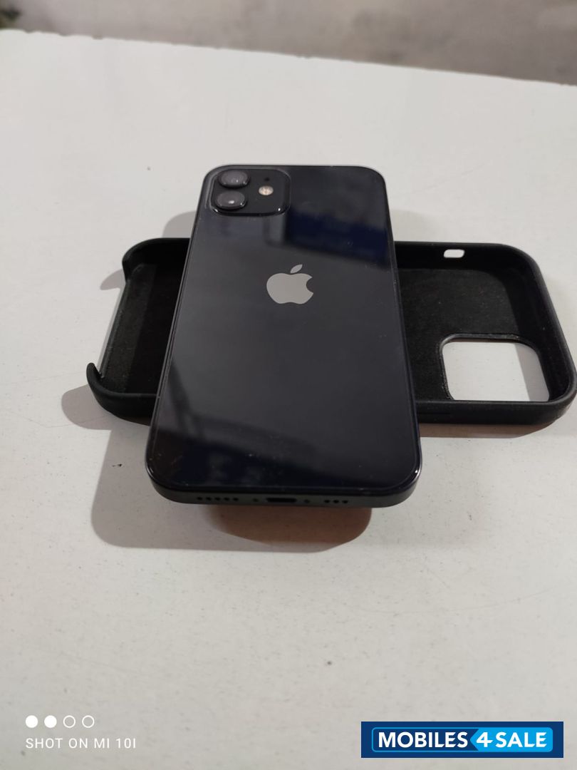 Black Apple  i phone 12