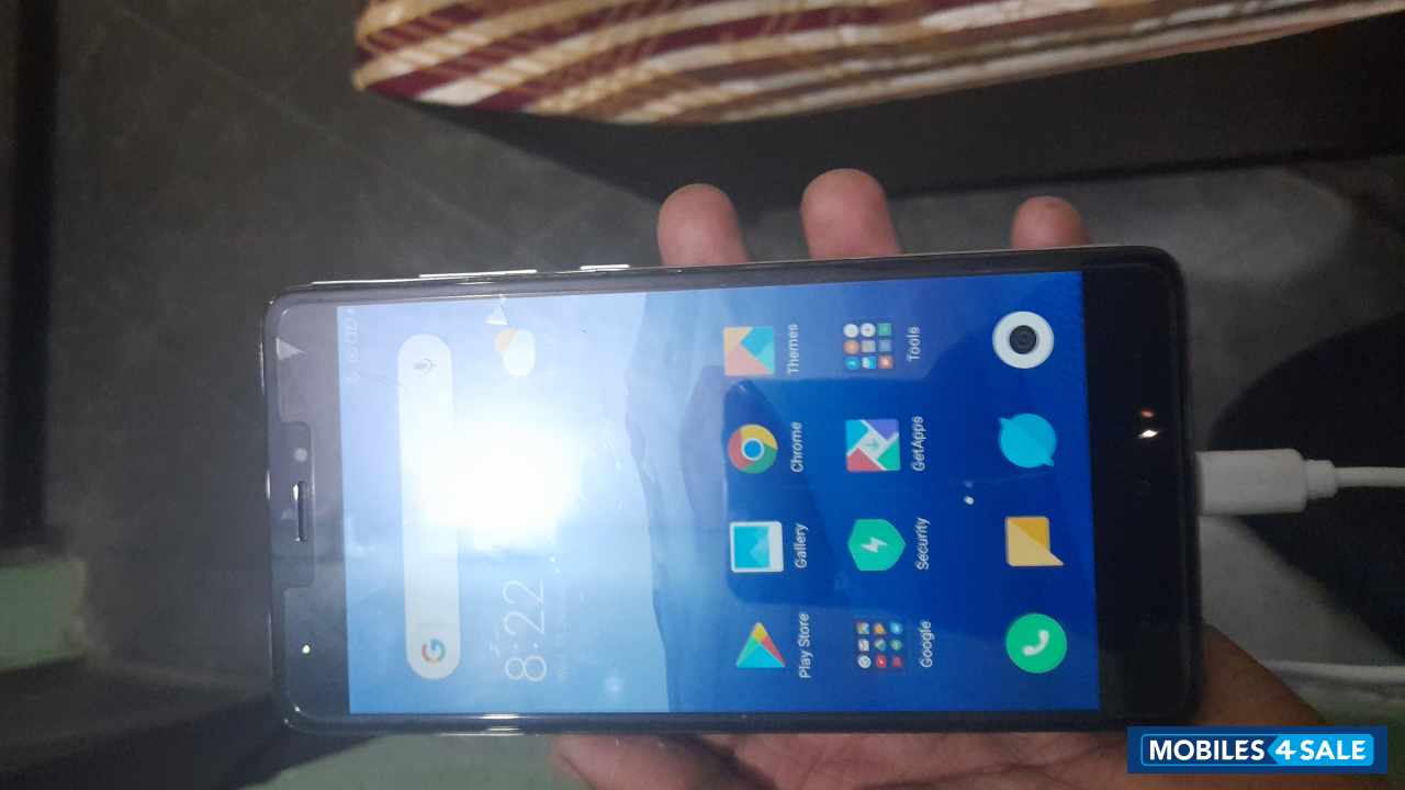 White Redmi  Rei note 4