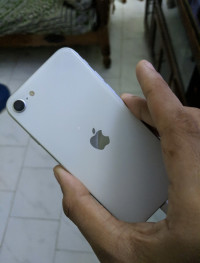 White Apple iPhone SE