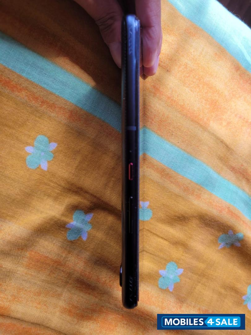 Black Asus  Rog 5 (8/128gb)