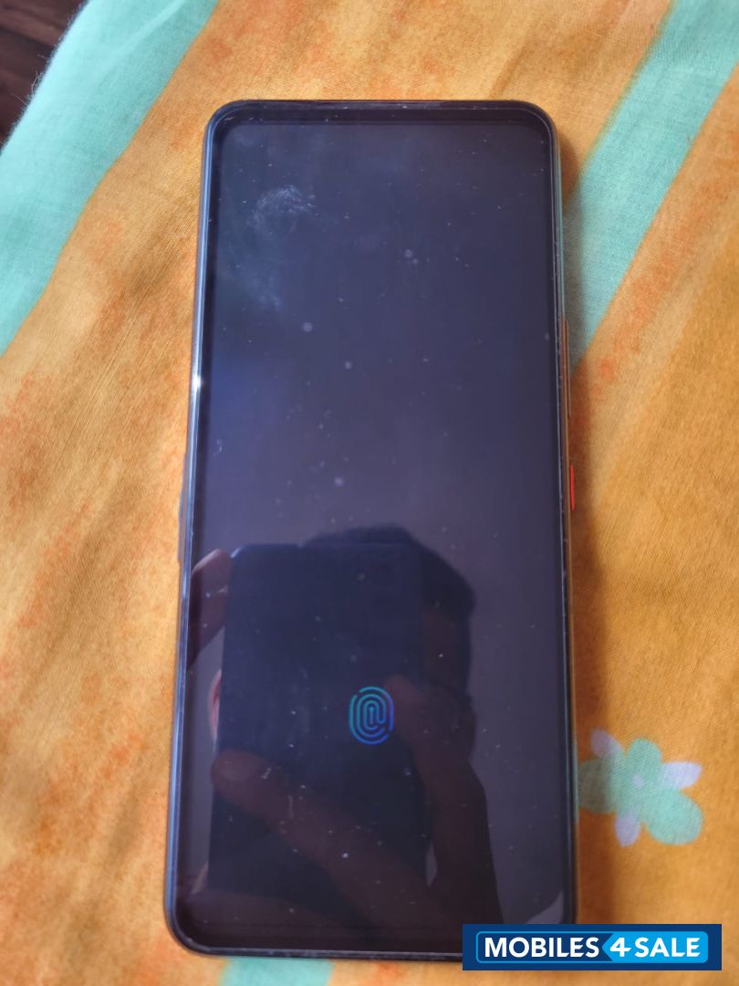 Black Asus  Rog 5 (8/128gb)