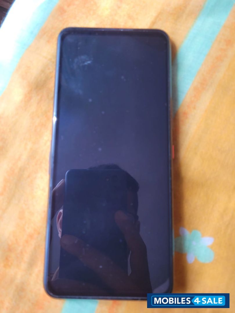 Black Asus  Rog 5 (8/128gb)