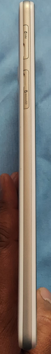 White Samsung  Galaxy Tab 7