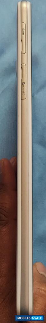White Samsung  Galaxy Tab 7