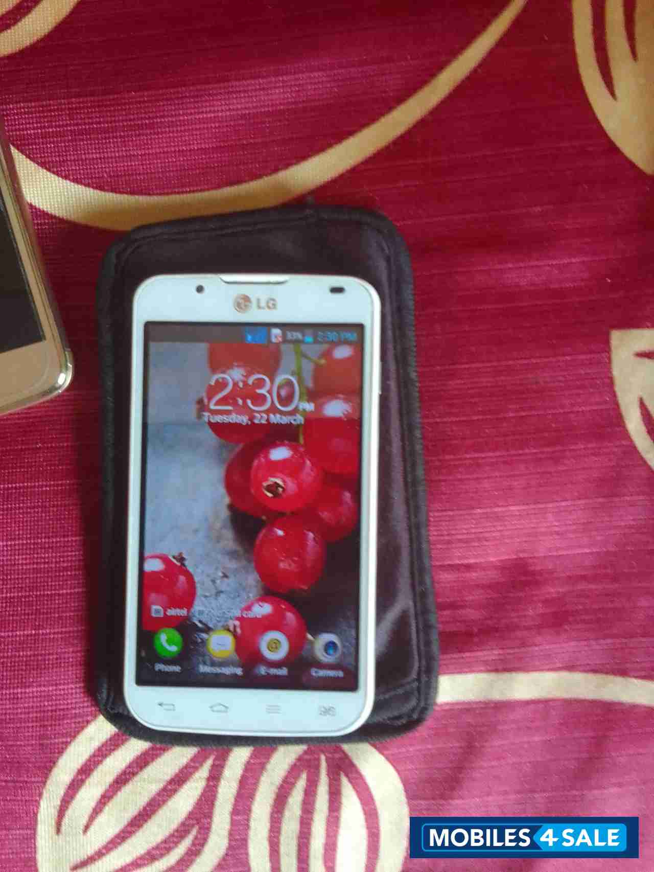 White LG  L7 Dual