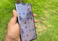 Black/golden Vivo  V23 5G