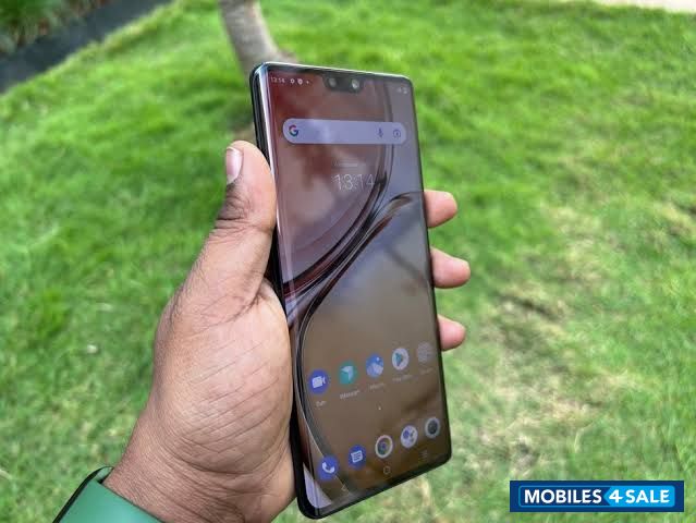 Black/golden Vivo  V23 5G