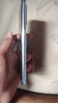 White Realme  Realme X2