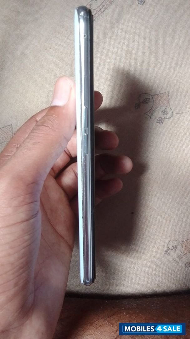 White Realme  Realme X2