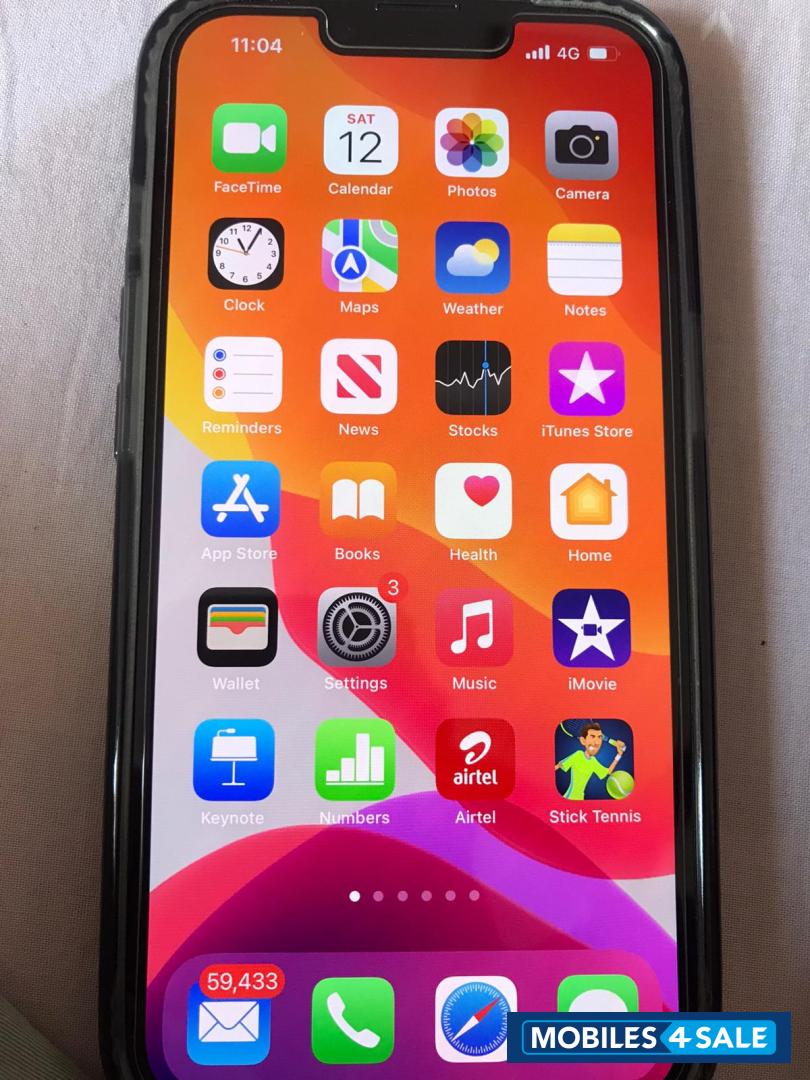 Black Apple Iphone 13