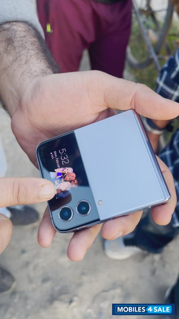 Blue Samsung  Glaxy flip 4 ,512gb