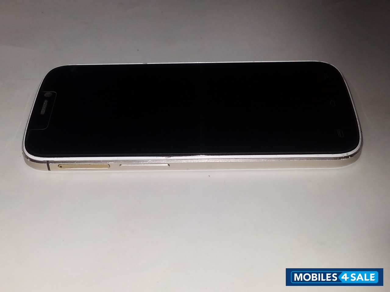 White Micromax Canvas HD A116