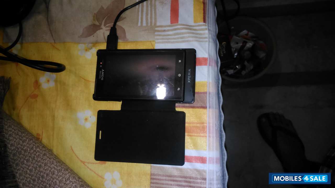 Black Sony Xperia sola