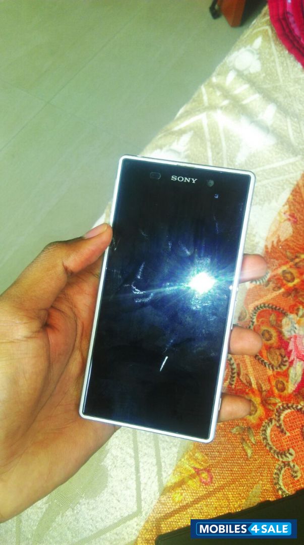 White Sony Xperia Z1