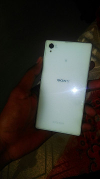 White Sony Xperia Z1