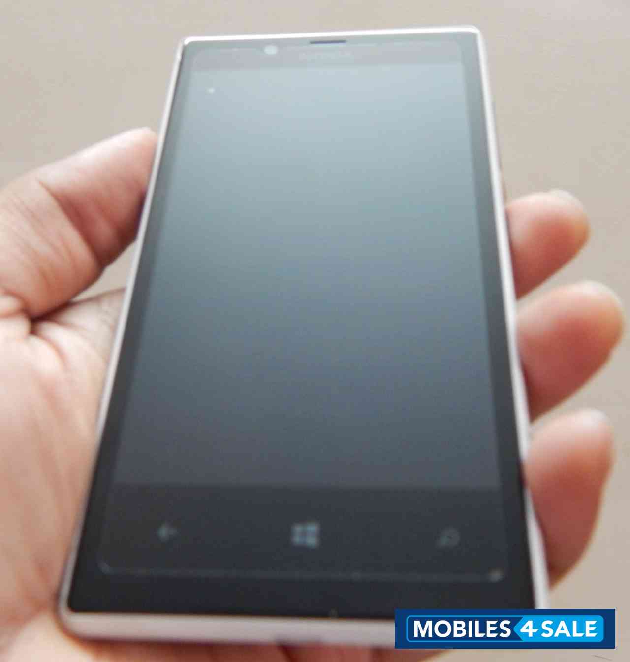 White Nokia Lumia 720