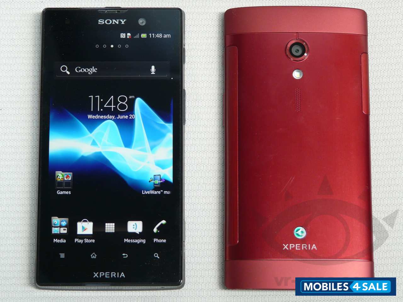 Red Sony Xperia ion