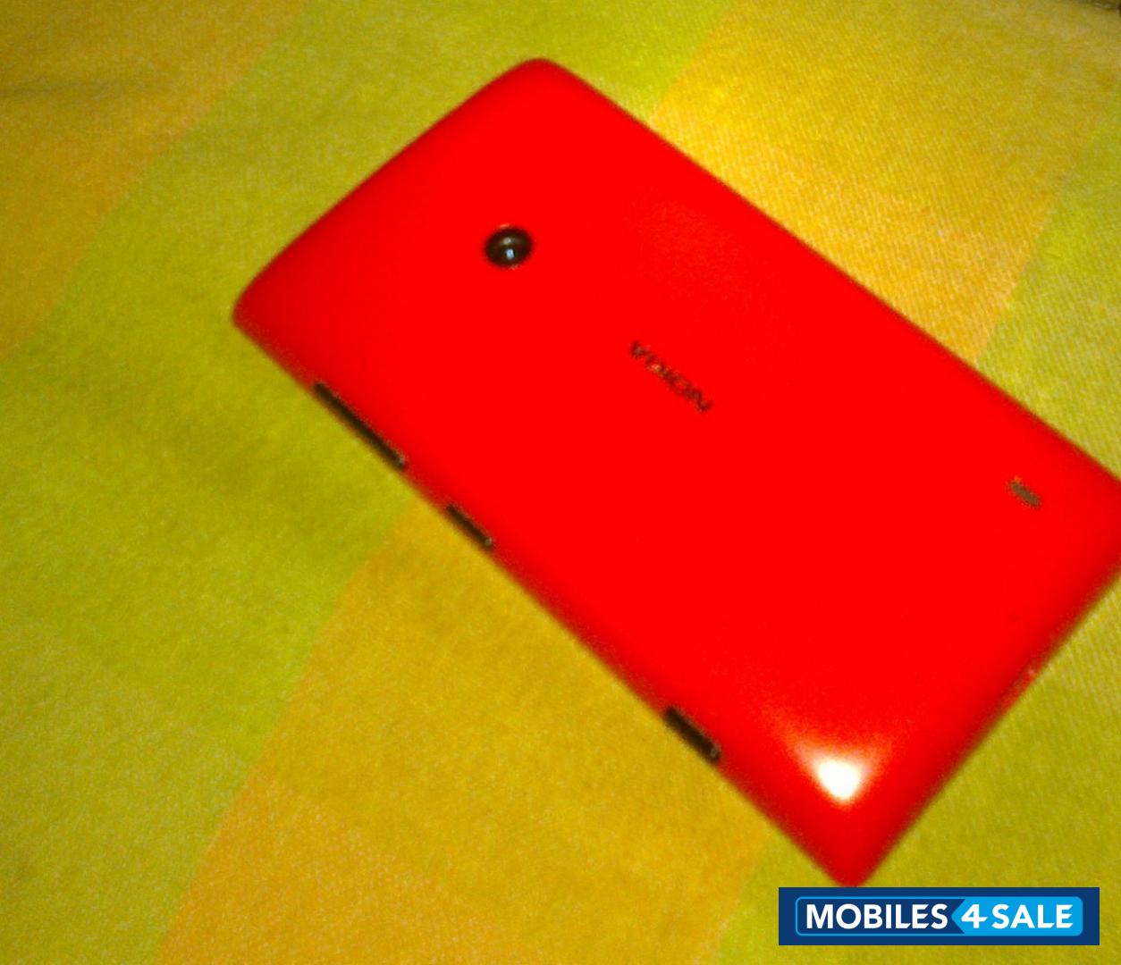 Red Nokia Lumia 520