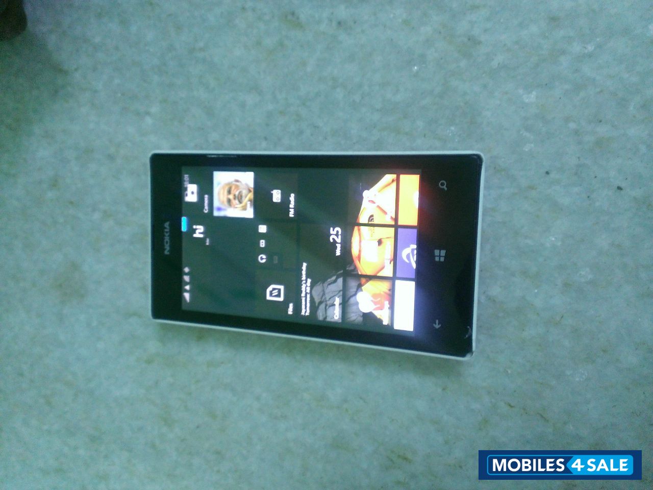 White Nokia Lumia 520