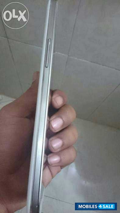 White Samsung Galaxy Mega 6.3 I9200