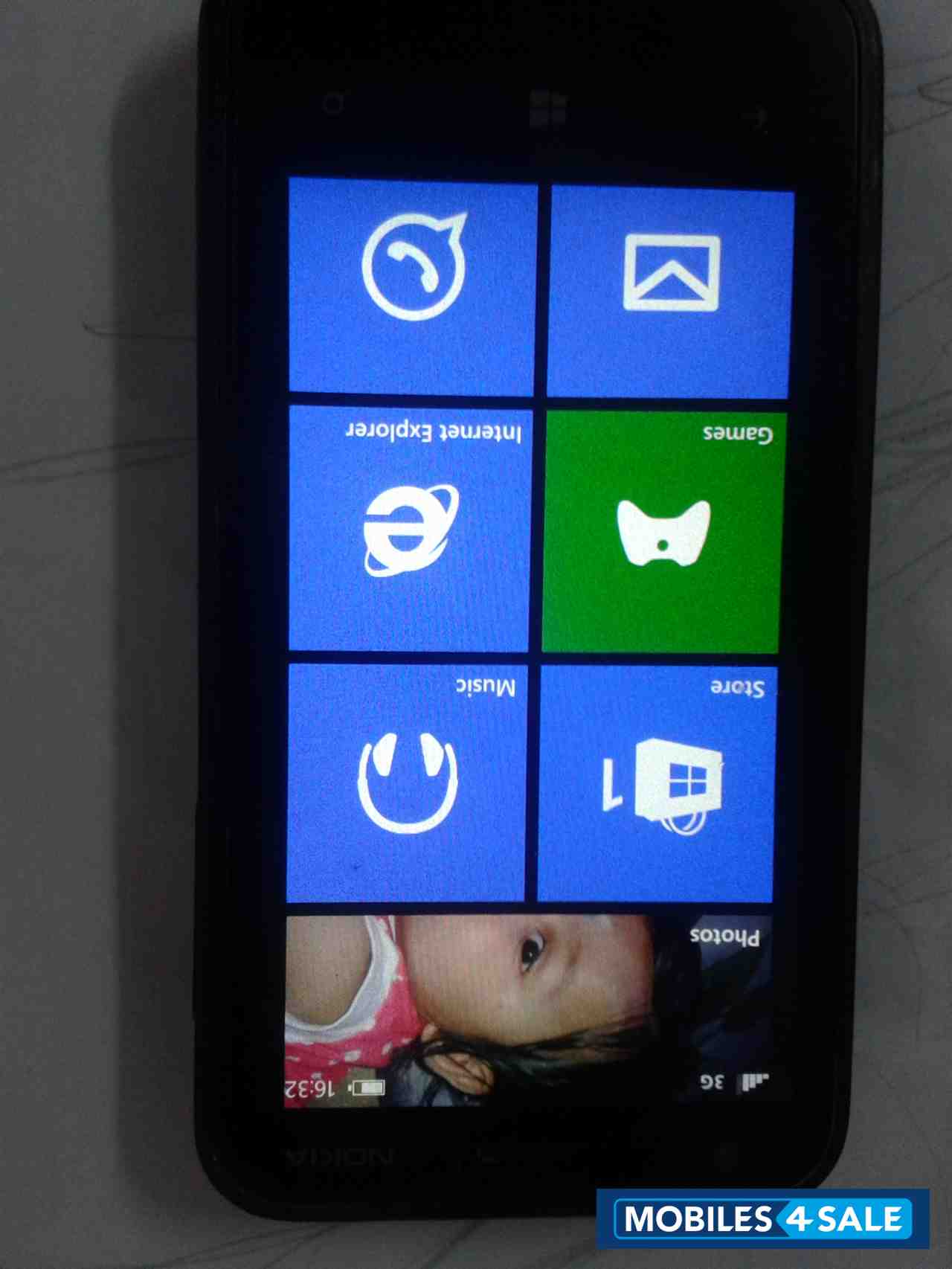 Black Nokia Lumia 620 Black Nokia Lumia 620