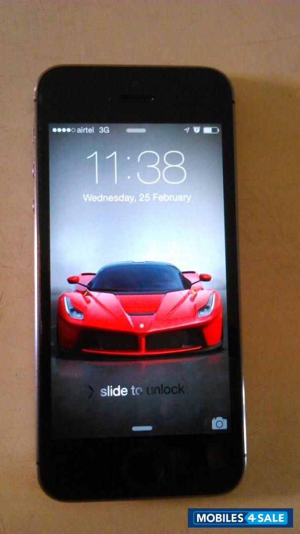 Black Apple iPhone 5S