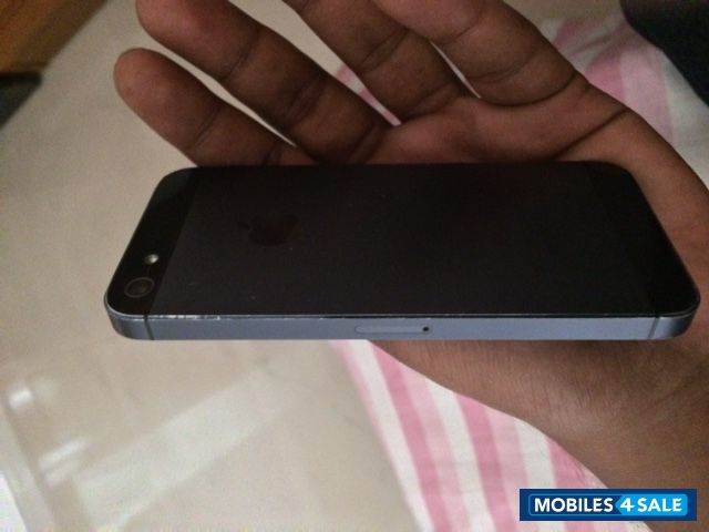 Black Apple iPhone 5 Black Apple iPhone 5