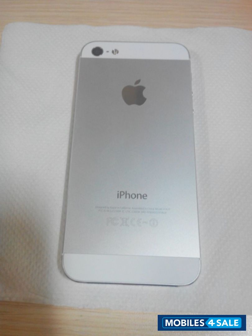 White And Silver Apple iPhone 5
