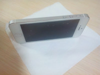 White And Silver Apple iPhone 5